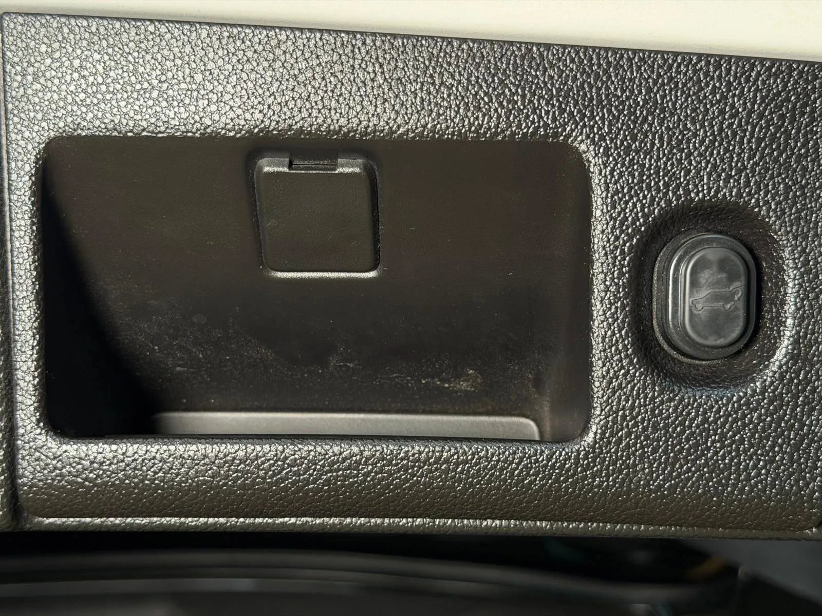 Used 2016 Chevrolet Suburban LTZ AWD/4WD image 15