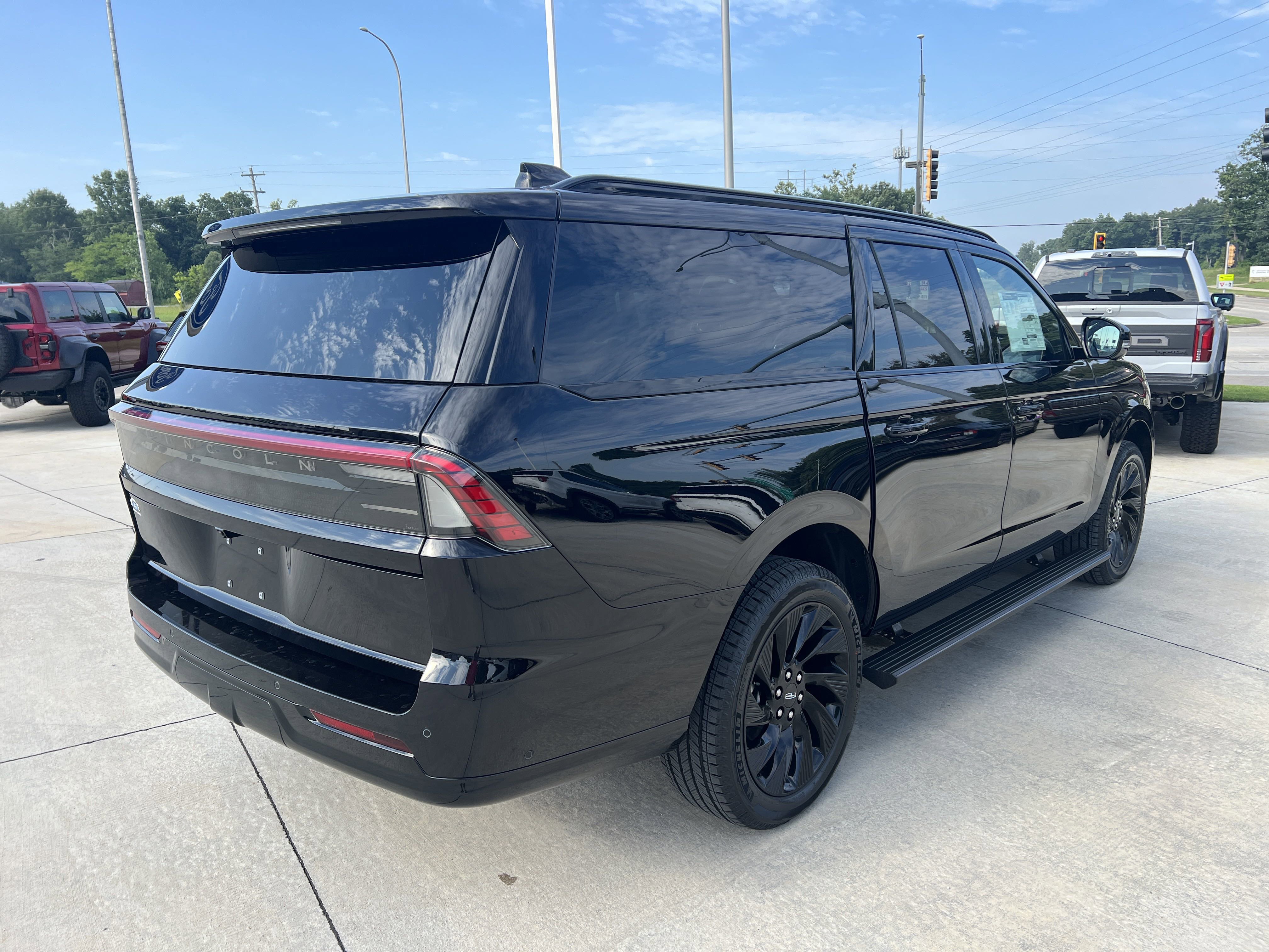 New 2025 Lincoln Navigator L Reserve image 8