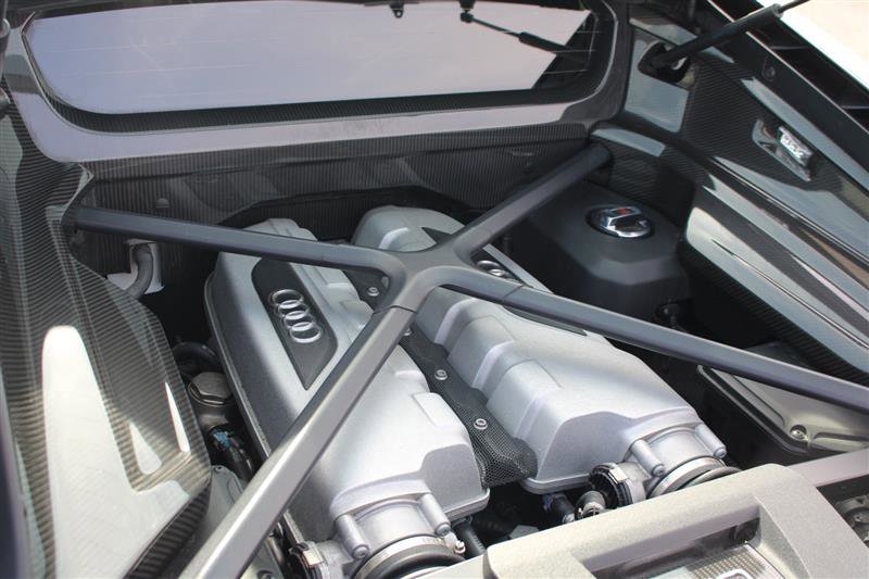 Used 2018 Audi R8 V10 w/ Carbon Exterior Package image 25