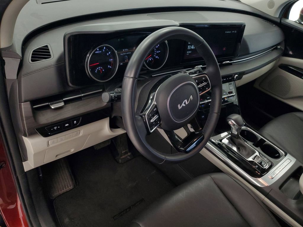 Used 2024 Kia Carnival EX FWD image 12