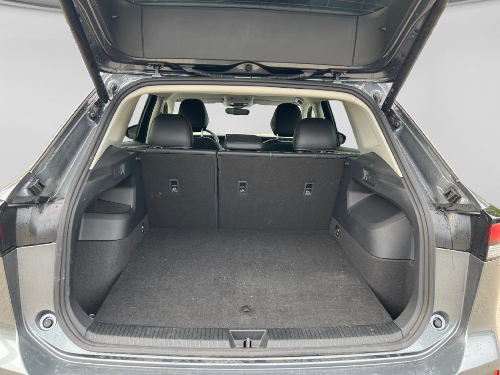 Used 2026 Volkswagen Tiguan SE FWD image 32