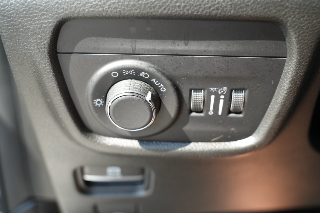 Used 2021 Jeep Grand Cherokee L Laredo RWD image 38
