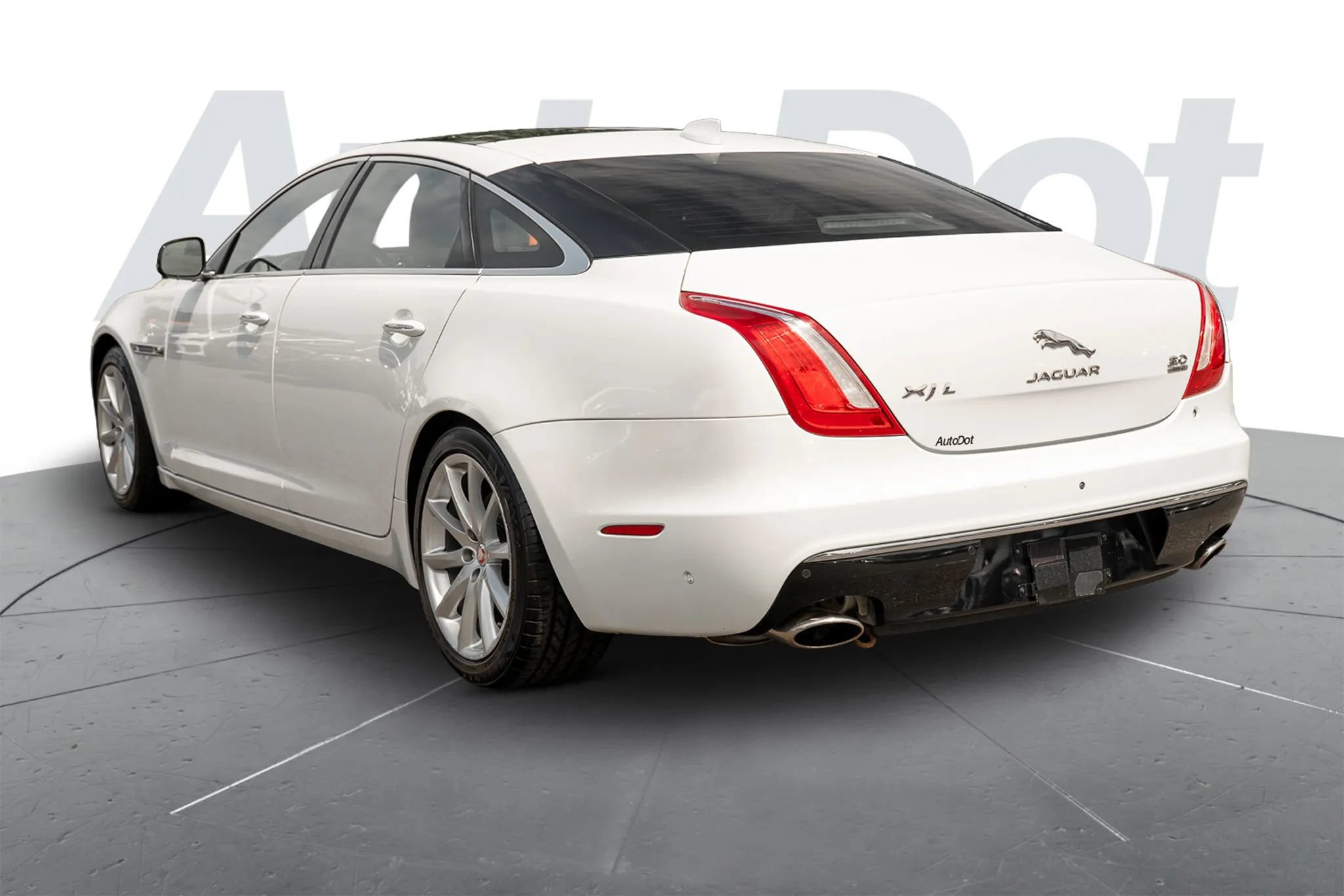 Used 2017 Jaguar XJ L Portfolio AWD/4WD image 2