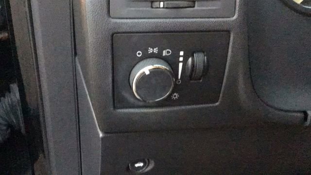 Used 2014 Dodge Challenger SXT image 13