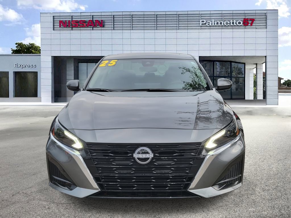 Used 2025 Nissan Altima 2.5 SV w/ SV Special Edition Package image 2