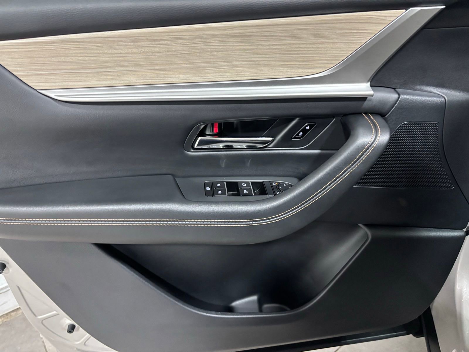 Certified 2025 MAZDA CX-90 Plug-In Hybrid w/Premium Sport image 19