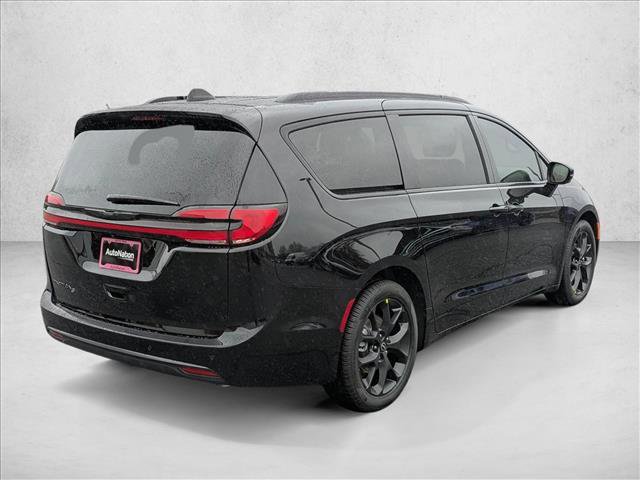 New 2026 Chrysler Pacifica Select w/ S Appearance Package image 5