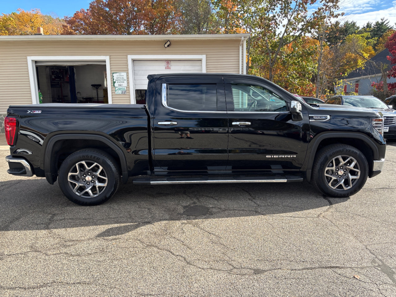 Used 2022 GMC Sierra 1500 SLT w/ SLT Premium Plus Package image 6