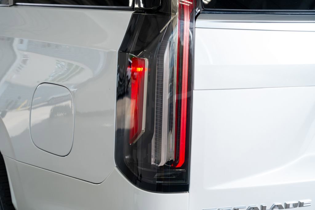 Used 2021 Cadillac Escalade Premium Luxury image 22