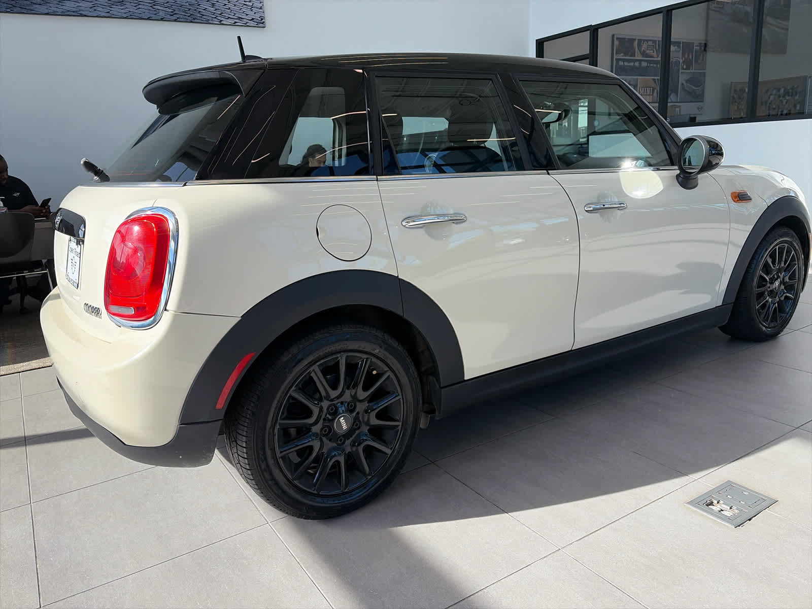 Used 2017 MINI Cooper 4-Door Hardtop FWD image 3