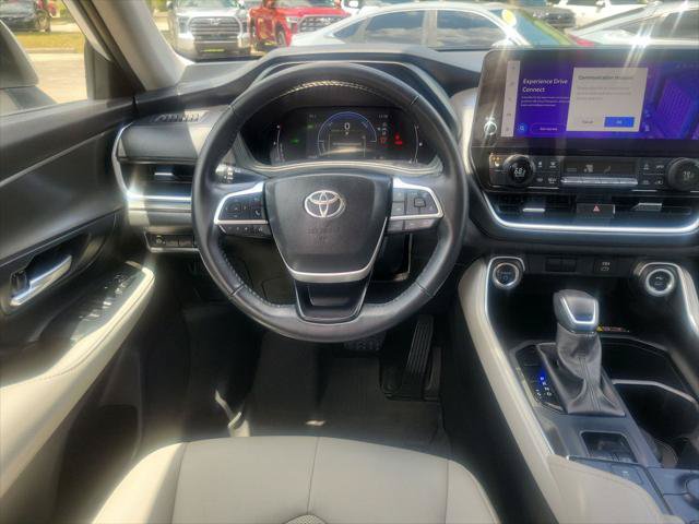 Certified 2024 Toyota Grand Highlander XLE FWD image 17