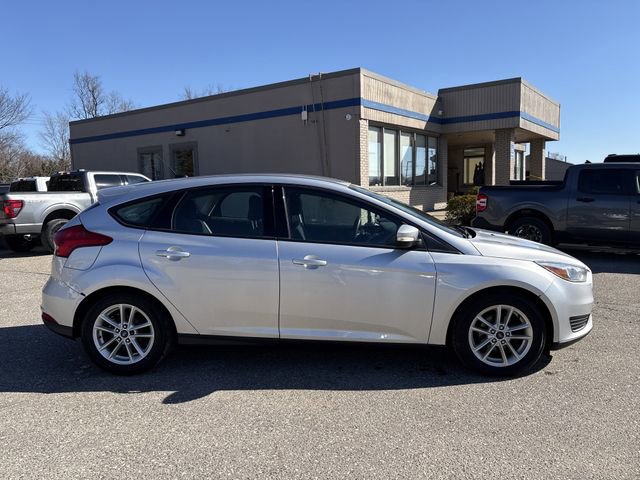 Used 2017 Ford Focus SE w/ SE Winter Package image 4