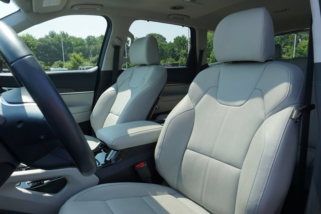 Used 2025 Kia Telluride EX w/ EX Captain's Chair Package FWD image 11