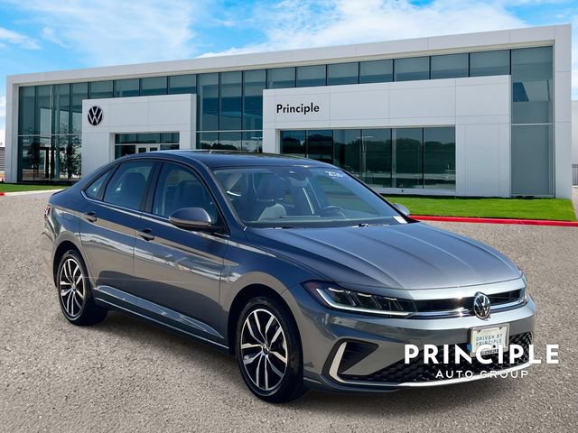 Used 2026 Volkswagen Jetta SE FWD image 3