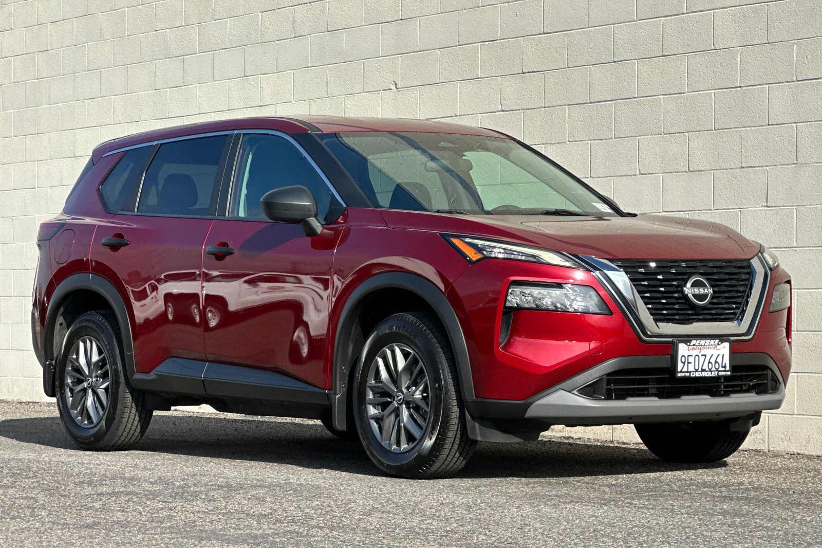 Used 2023 Nissan Rogue S FWD image 2