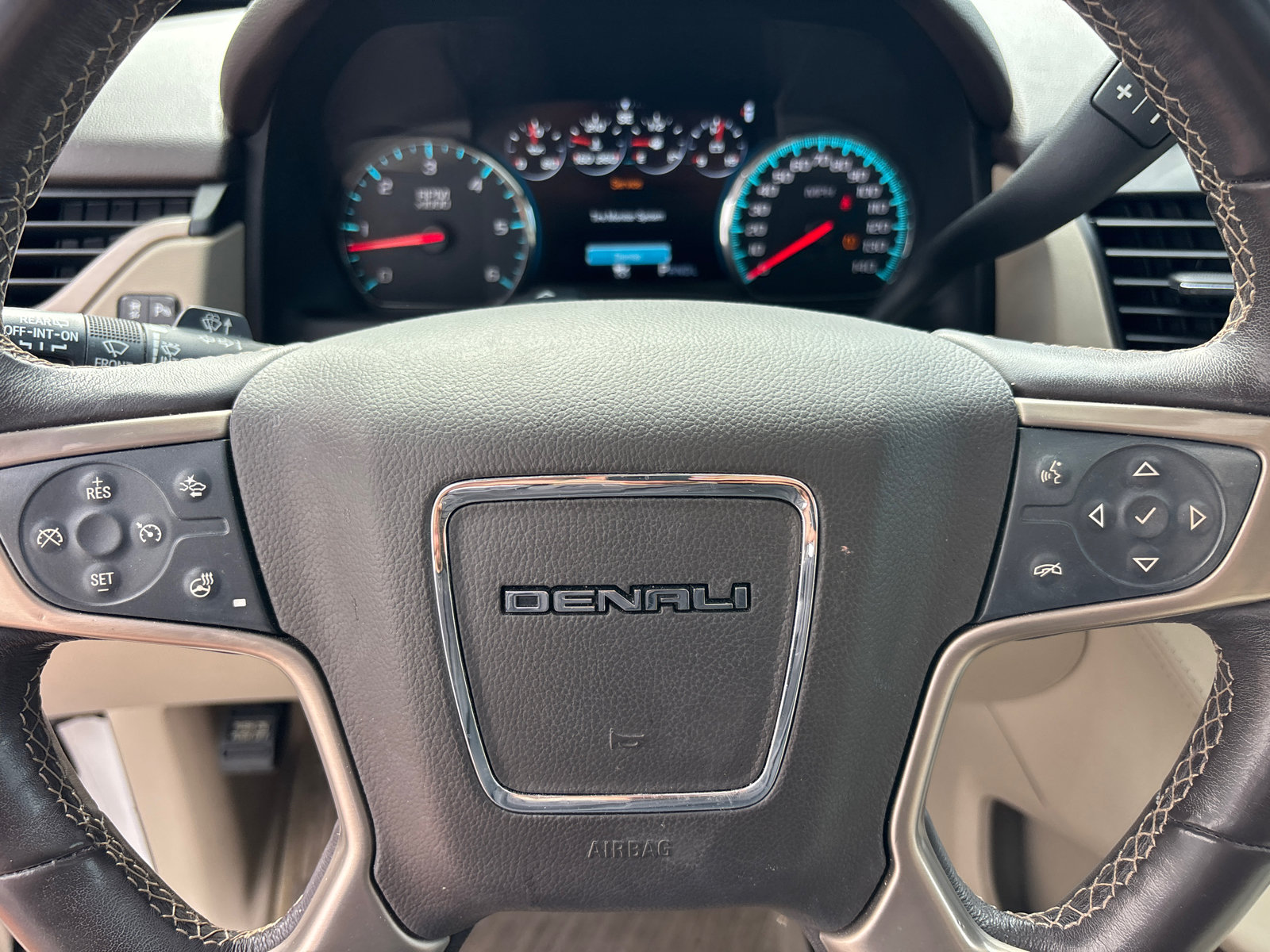 Used 2019 GMC Yukon Denali w/ Denali Ultimate Package AWD/4WD image 15