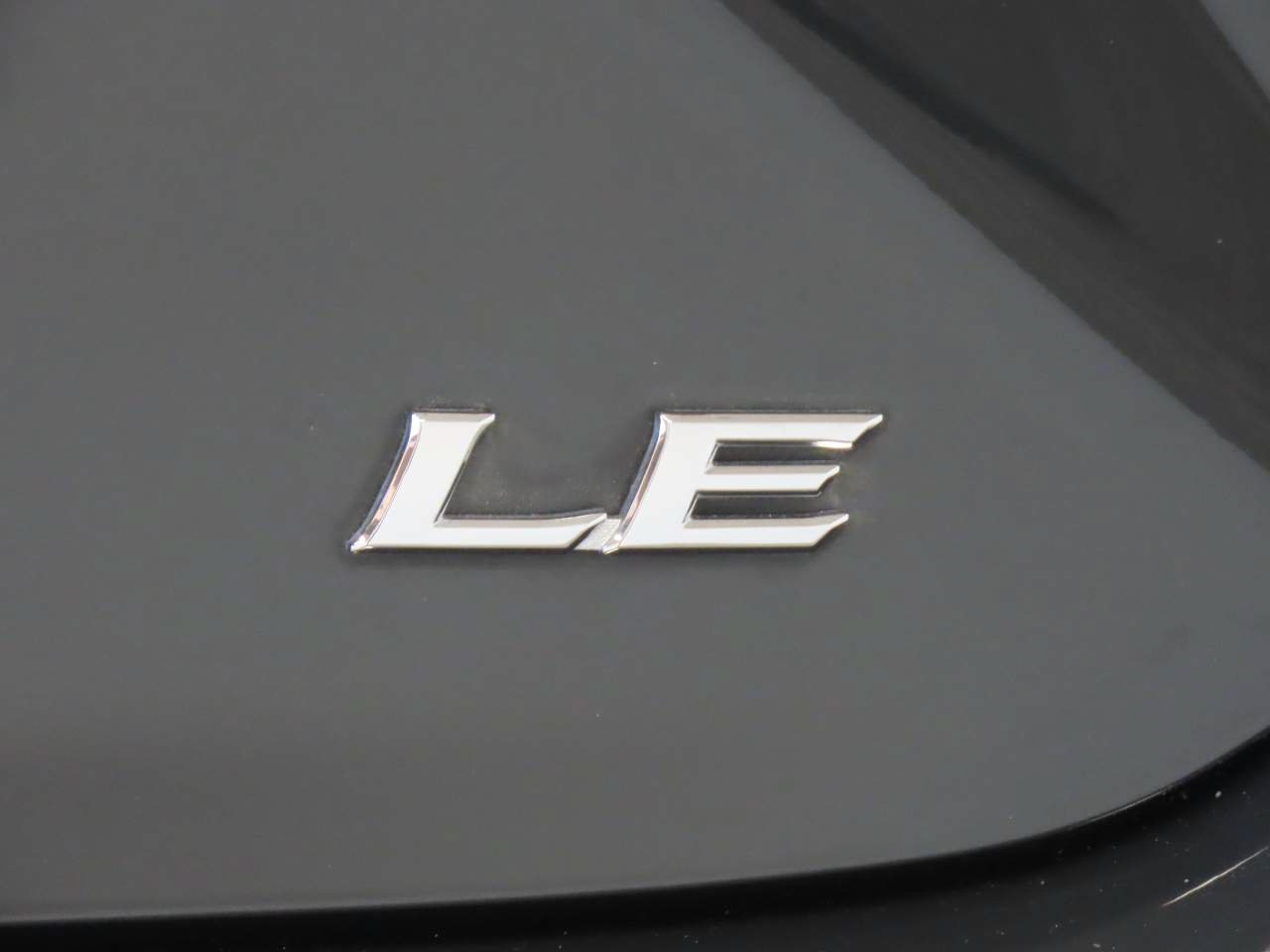 Used 2025 Toyota Camry LE FWD image 17