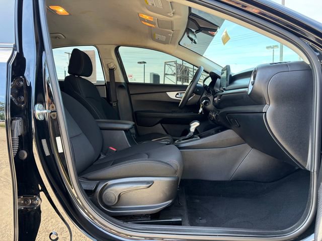 Certified 2023 Kia Forte LXS w/ LXS Technology Package FWD image 16