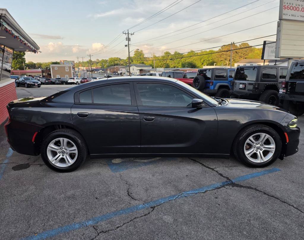 Used 2018 Dodge Charger SXT RWD image 4