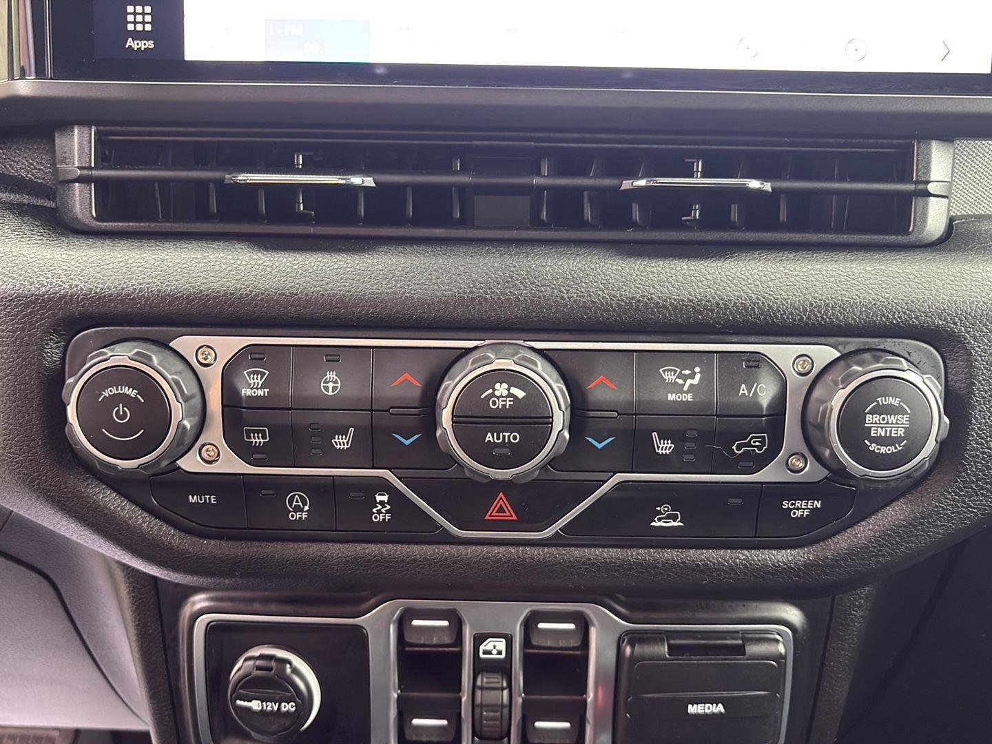 Used 2025 Jeep Wrangler Unlimited Sport AWD/4WD image 14