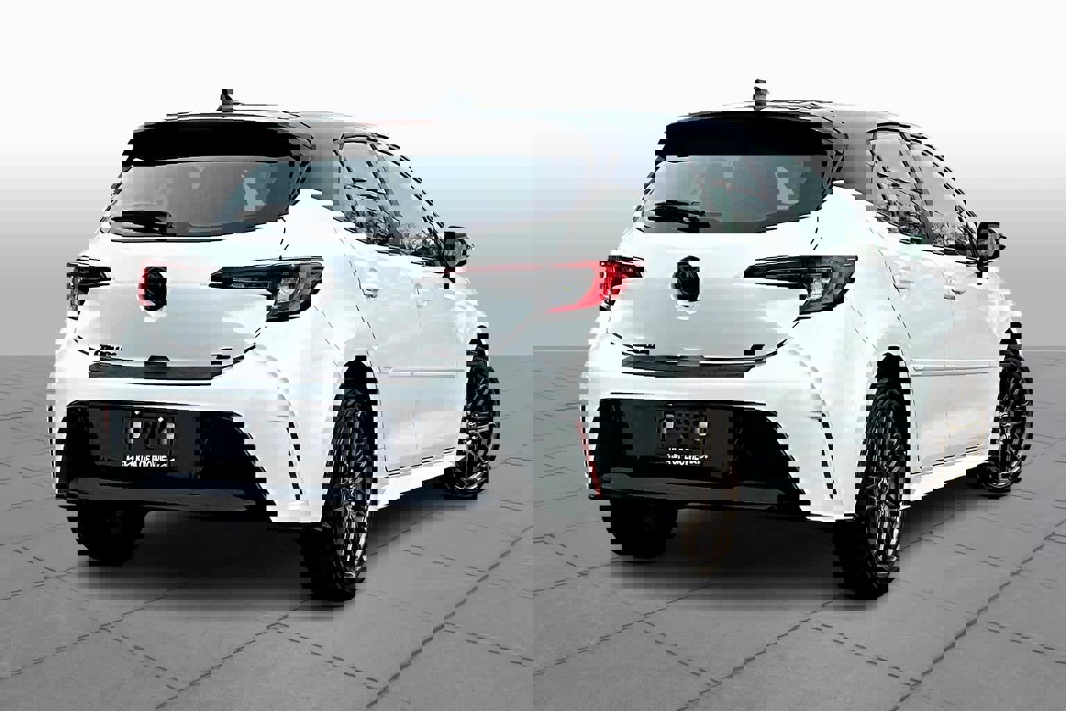 Used 2024 Toyota Corolla SE w/ SE Package image 13