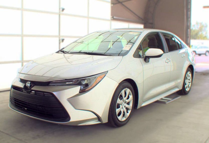 Used 2025 Toyota Corolla LE FWD image 1