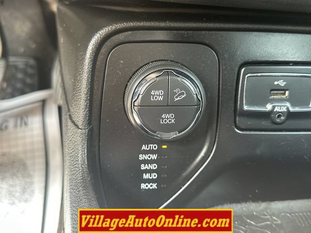 Used 2017 Jeep Renegade Trailhawk AWD/4WD image 19