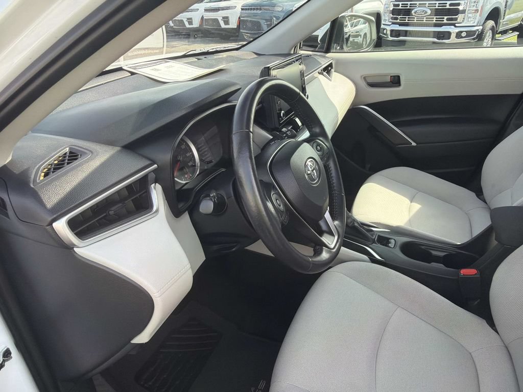 Used 2022 Toyota Corolla Cross LE AWD/4WD image 21