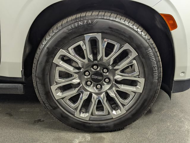Used 2023 GMC Yukon XL Denali Ultimate AWD/4WD image 12