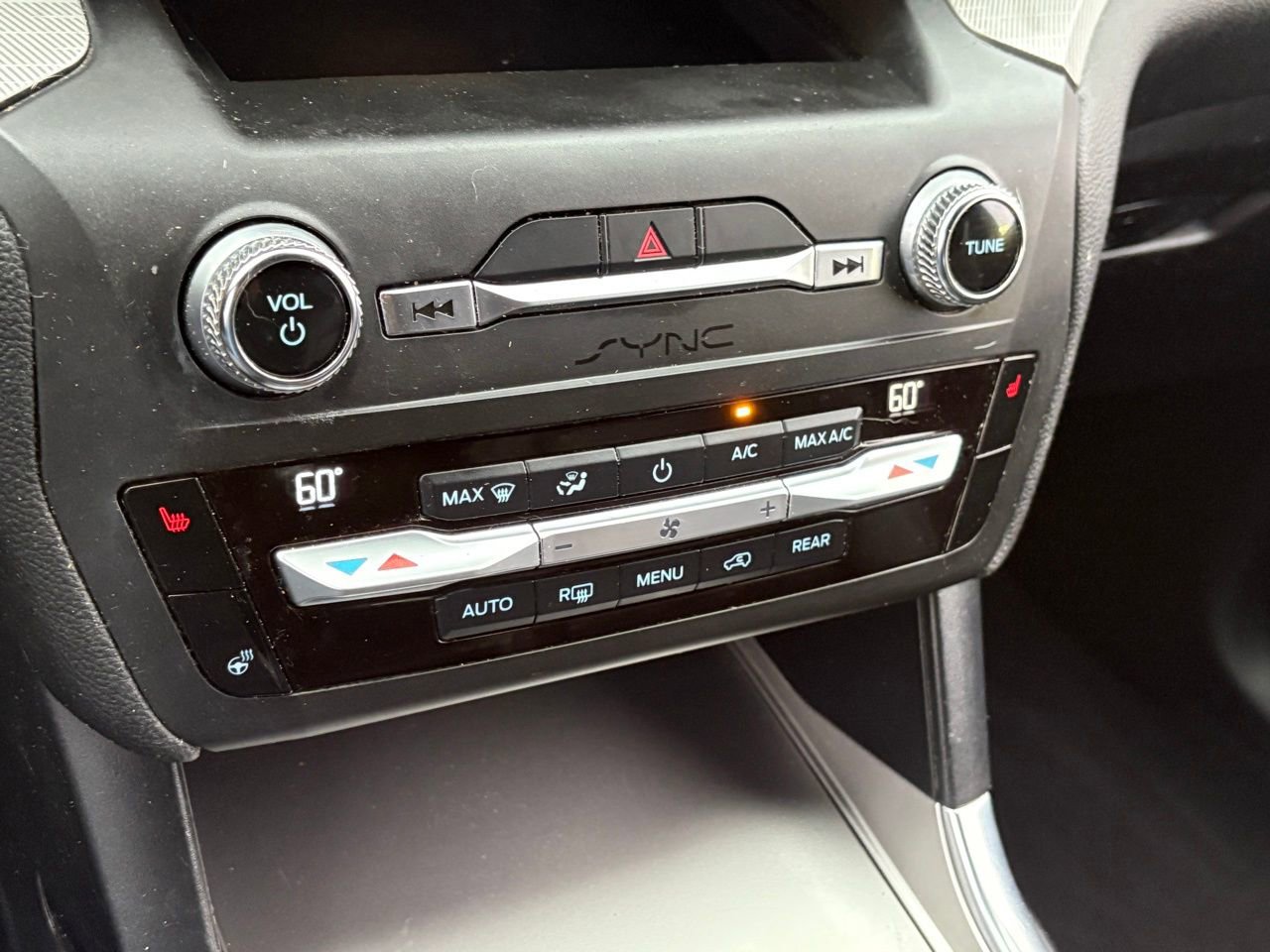 Used 2020 Ford Explorer XLT w/ Equipment Group 202A image 23