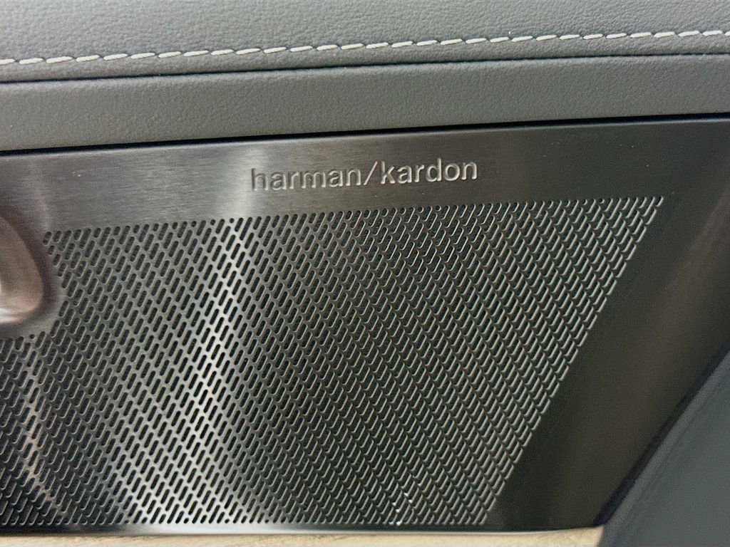 New 2026 Volvo XC90 T8 Plus w/ Protection Package Premier image 19