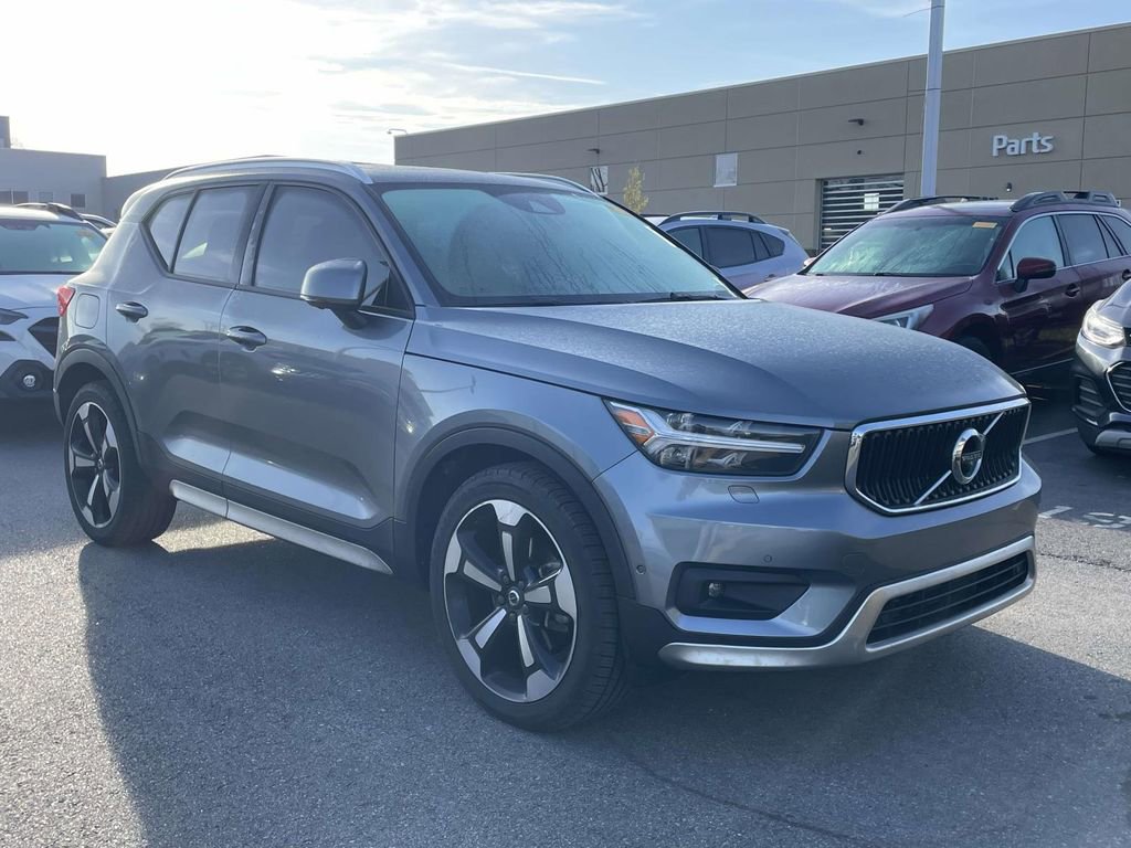 Used 2019 Volvo XC40 T5 Momentum image 1