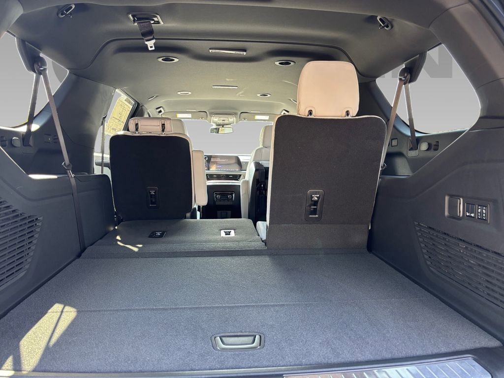 New 2025 Chevrolet Suburban Premier image 22