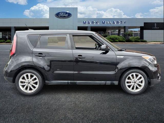 Used 2017 Kia Soul + image 6