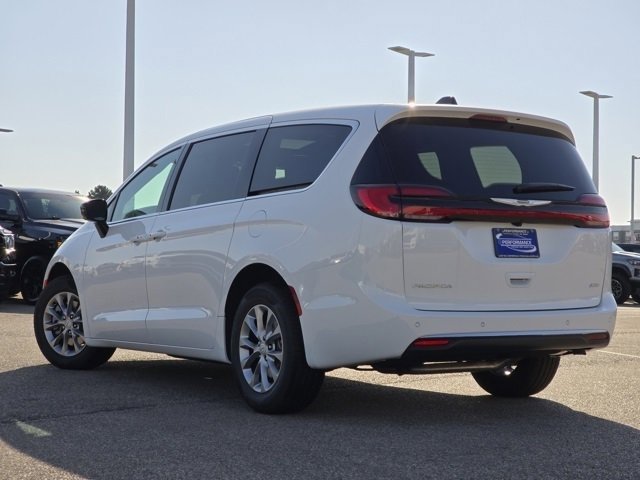 New 2026 Chrysler Pacifica Select image 23
