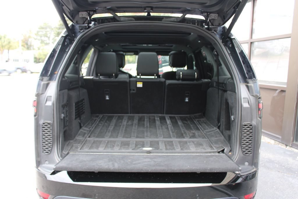 Certified 2025 Land Rover Discovery Dynamic SE AWD/4WD image 36