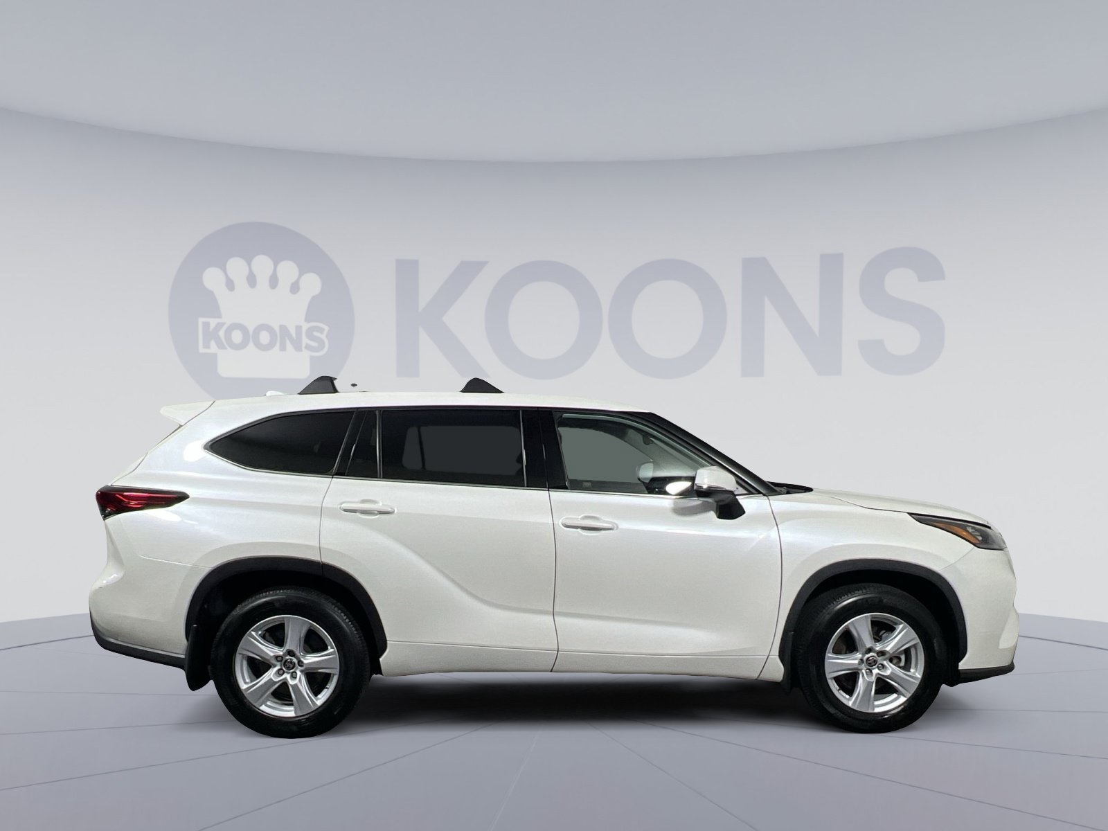 Used 2020 Toyota Highlander LE AWD/4WD image 8