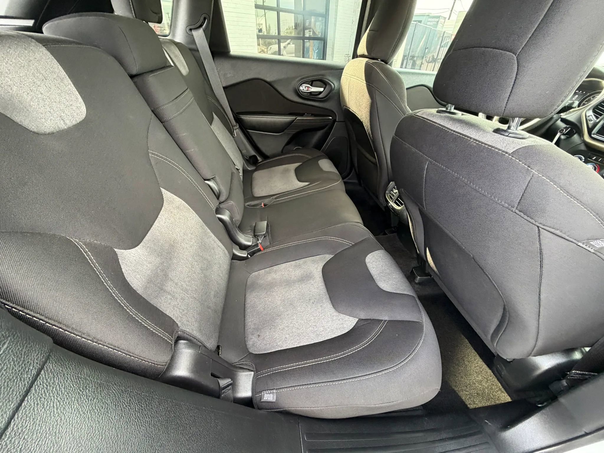 Used 2015 Jeep Cherokee Sport image 15
