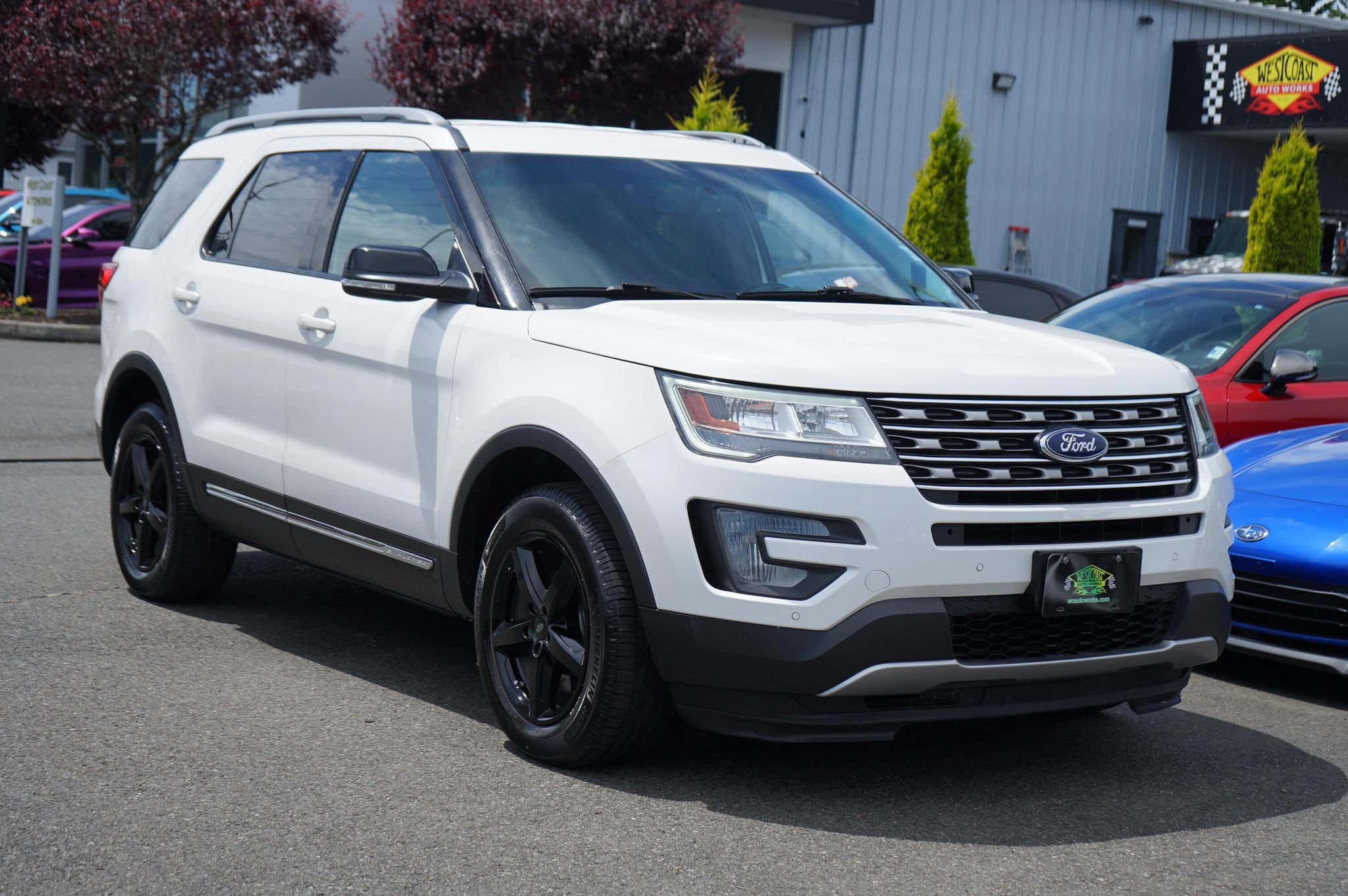 Used 2016 Ford Explorer XLT w/ Equipment Group 202A AWD/4WD image 7