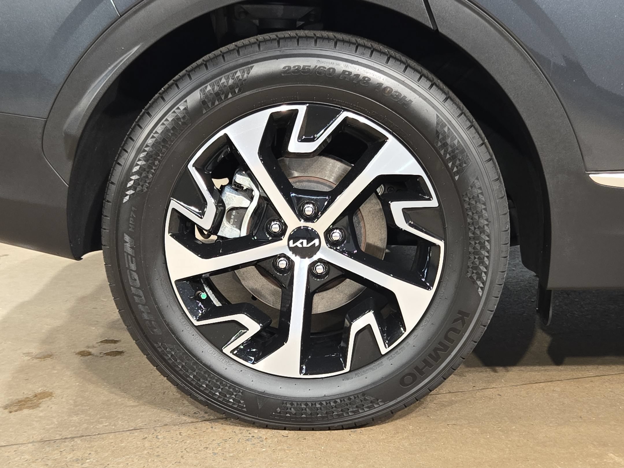 Used 2025 Kia Sportage EX FWD image 17