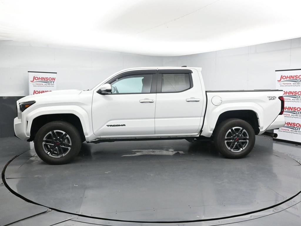 Used 2024 Toyota Tacoma TRD Sport AWD/4WD image 5