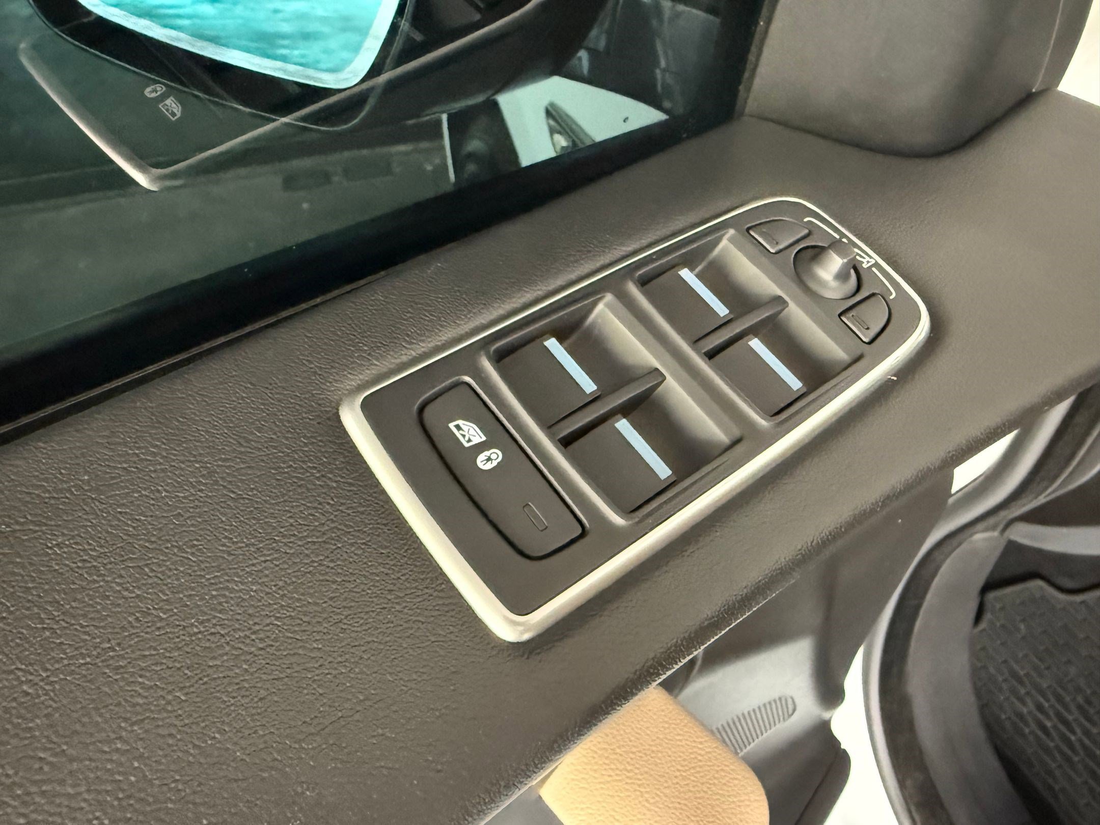 Used 2018 Jaguar F-PACE Premium AWD/4WD image 12