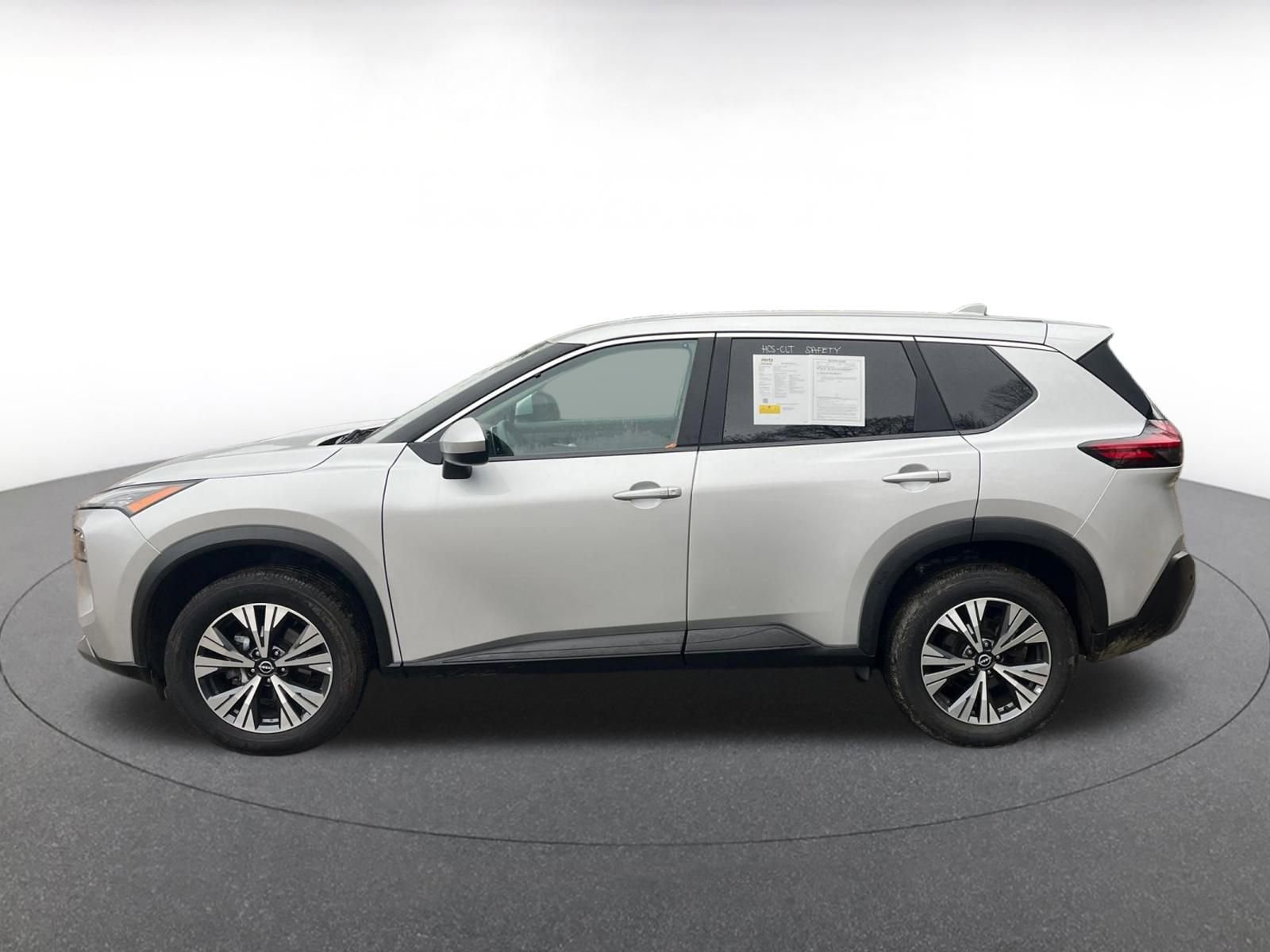 Used 2023 Nissan Rogue SV image 9