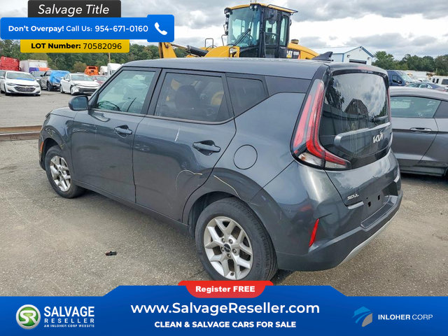 Used 2023 Kia Soul LX w/ Option Group 015 FWD image 3