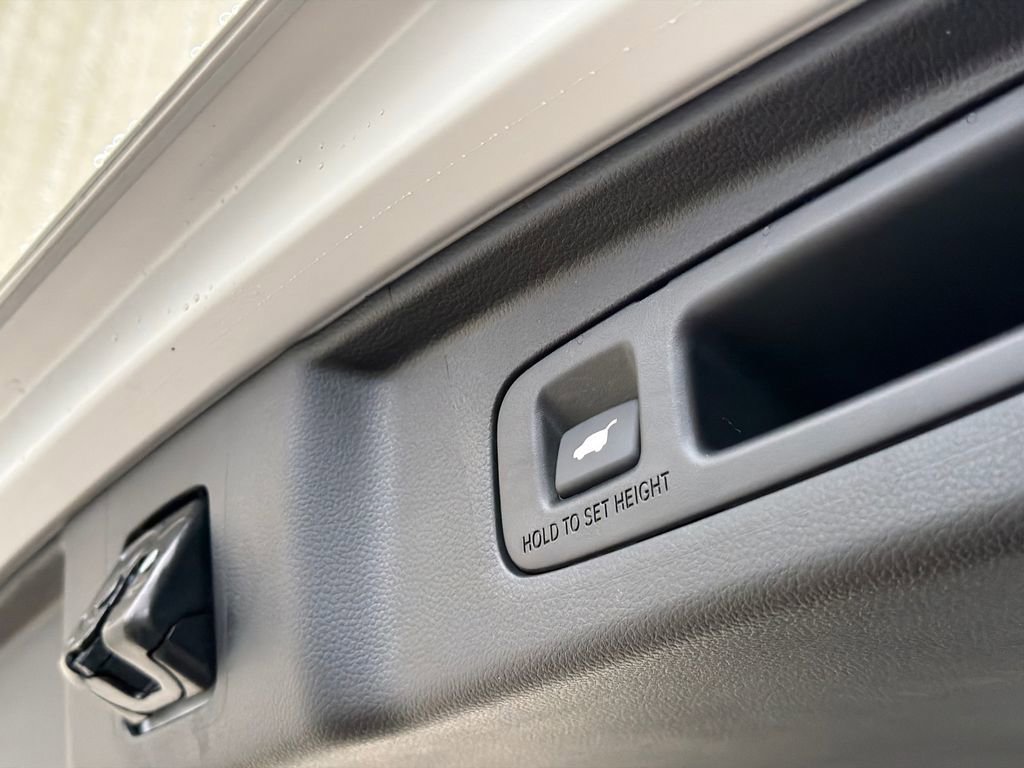 Used 2025 Honda CR-V EX-L image 10