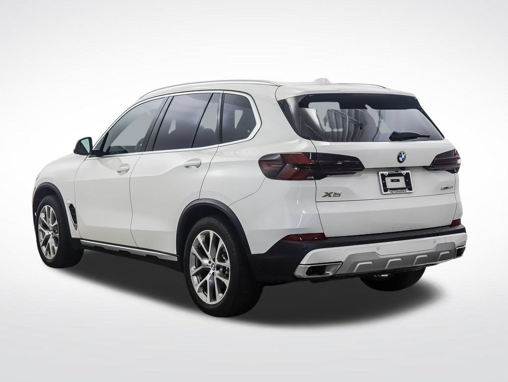 Used 2024 BMW X5 xDrive40i AWD/4WD image 3