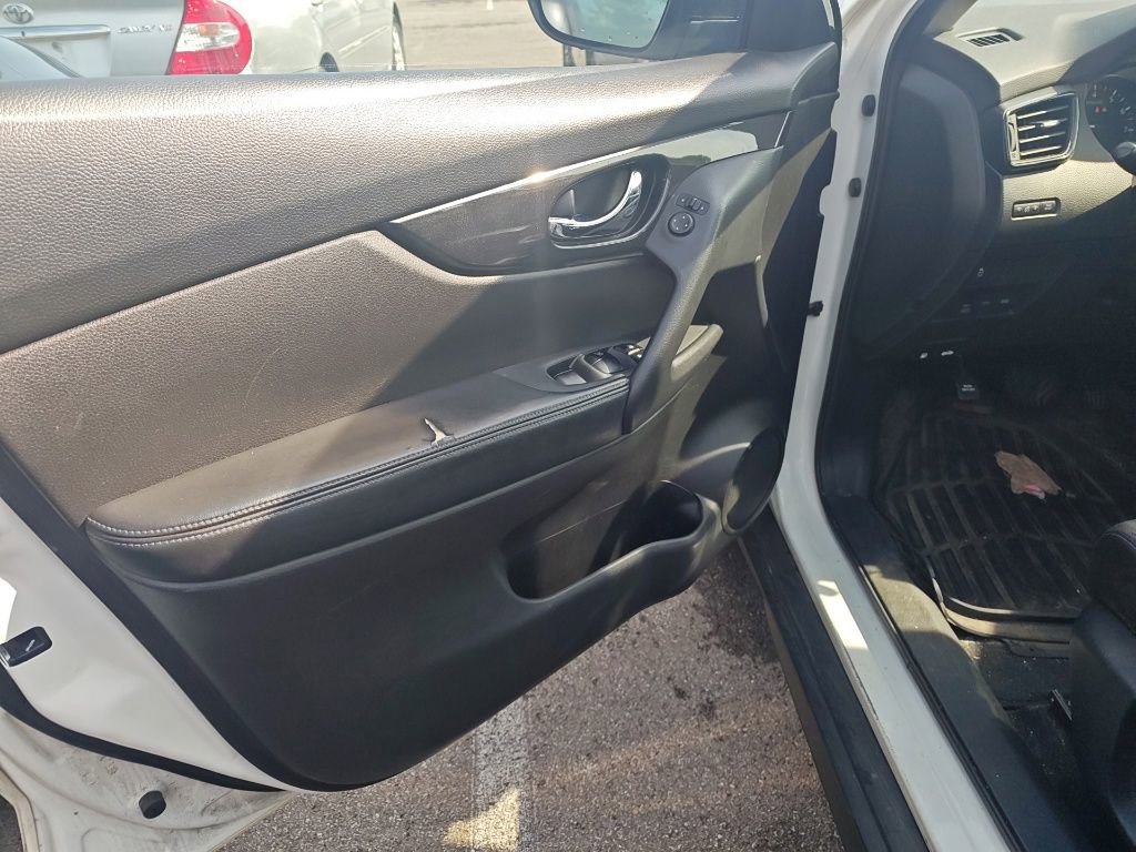 Used 2017 Nissan Rogue S AWD/4WD image 5