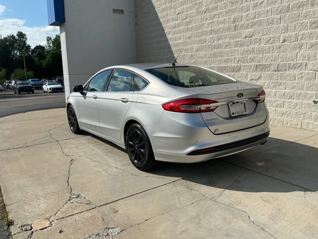 Used 2017 Ford Fusion SE w/ Fusion SE Technology Package FWD image 9