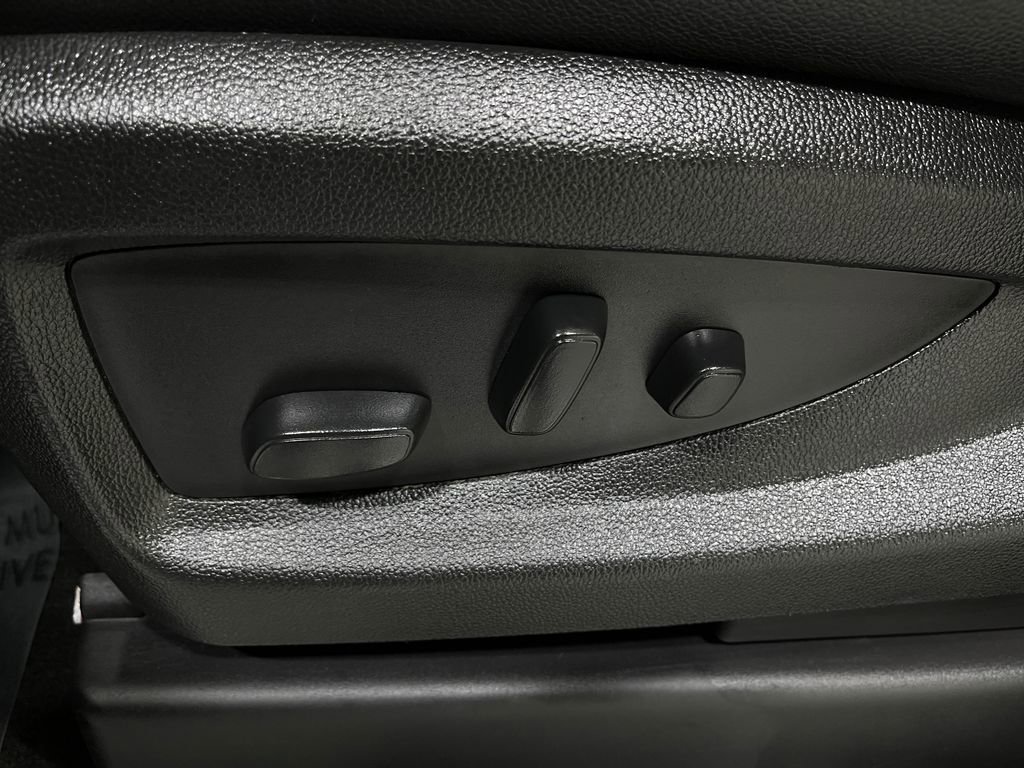 Used 2018 Chevrolet Tahoe LT w/ Luxury Package image 16