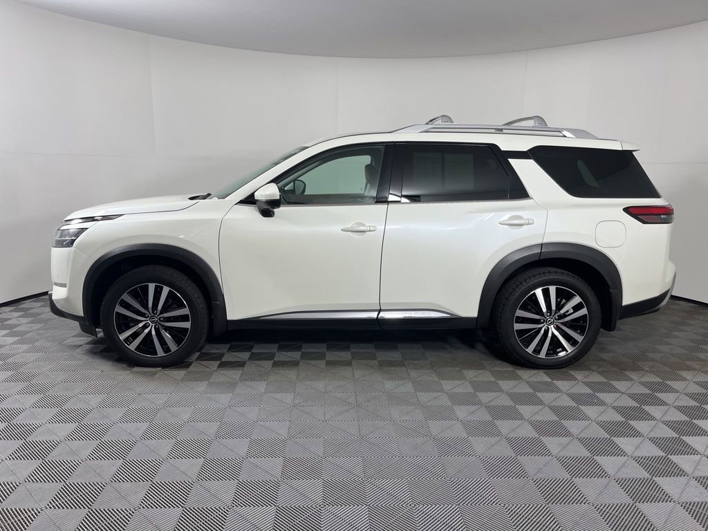 Used 2024 Nissan Pathfinder Platinum w/ Cargo Package image 2